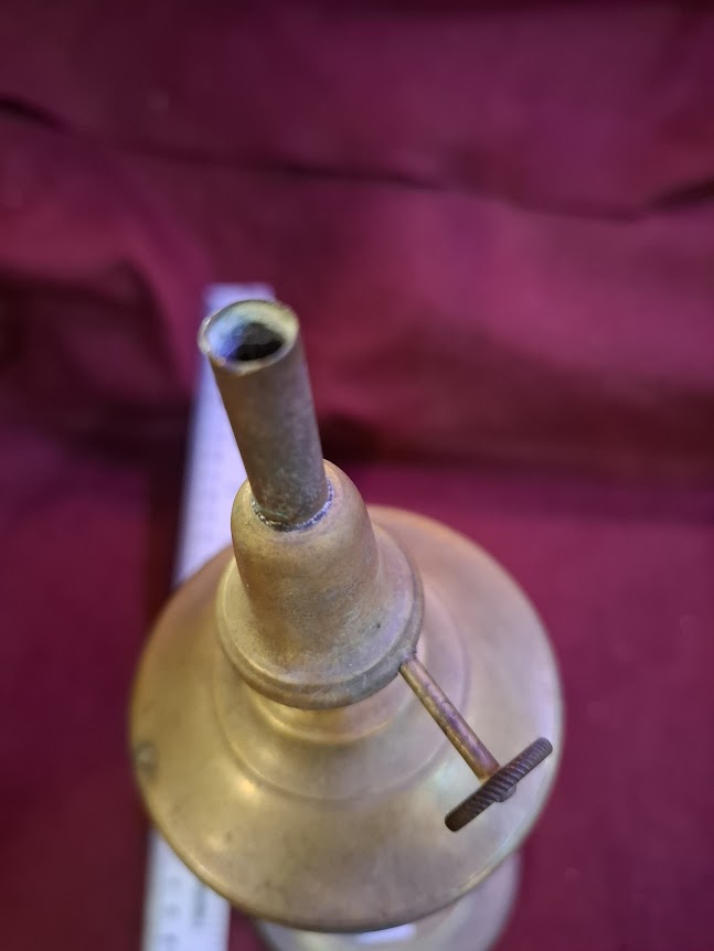 Antique oil lamp [OTH10473]