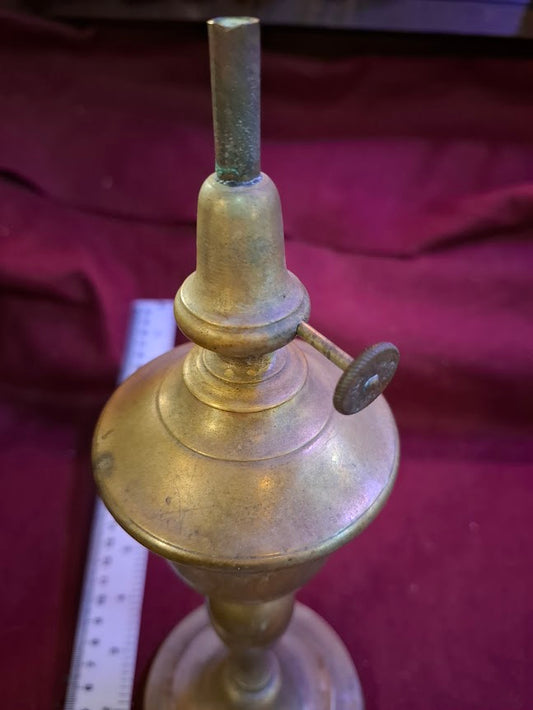 Antique oil lamp [OTH10473]