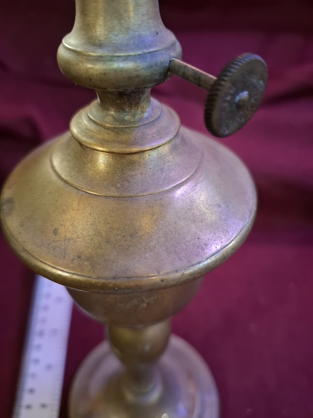 Antique oil lamp [OTH10473]