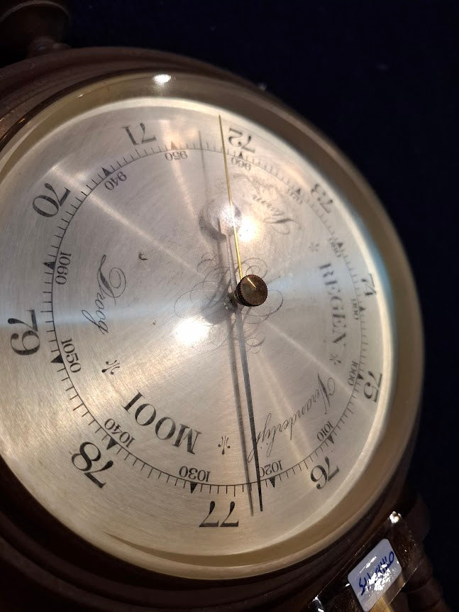 Vintage barometer thermometer [OTH10475]