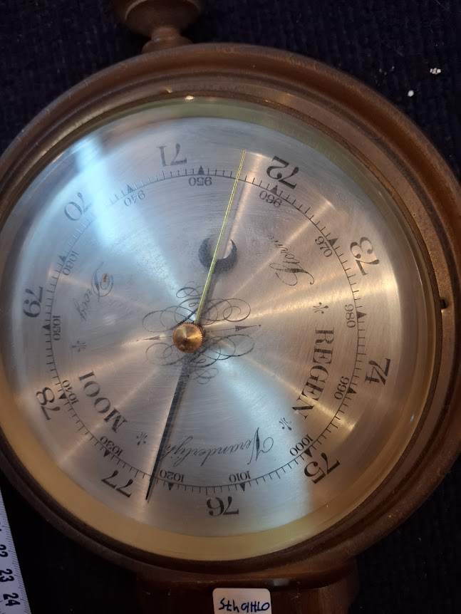 Vintage barometer thermometer [OTH10475]