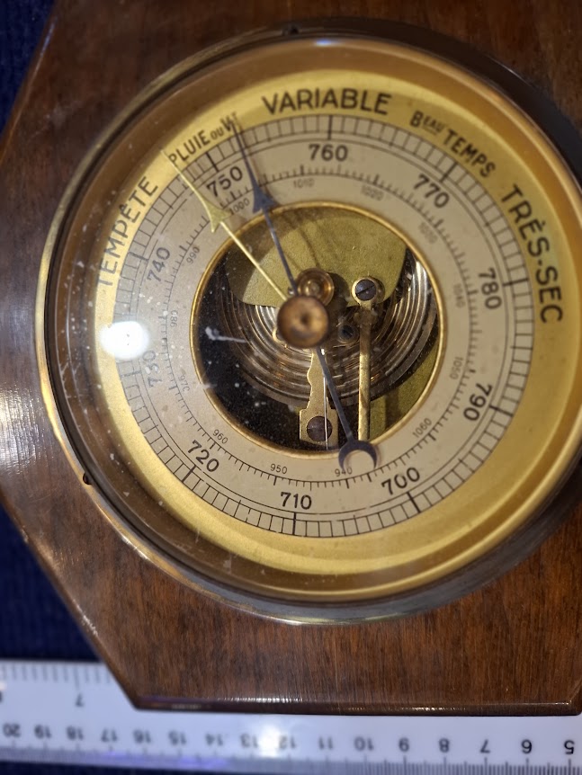Vintage barometer thermometer [OTH10476]