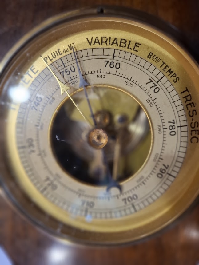 Vintage barometer thermometer [OTH10476]