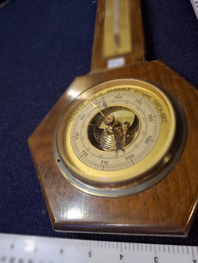 Vintage barometer thermometer [OTH10476]