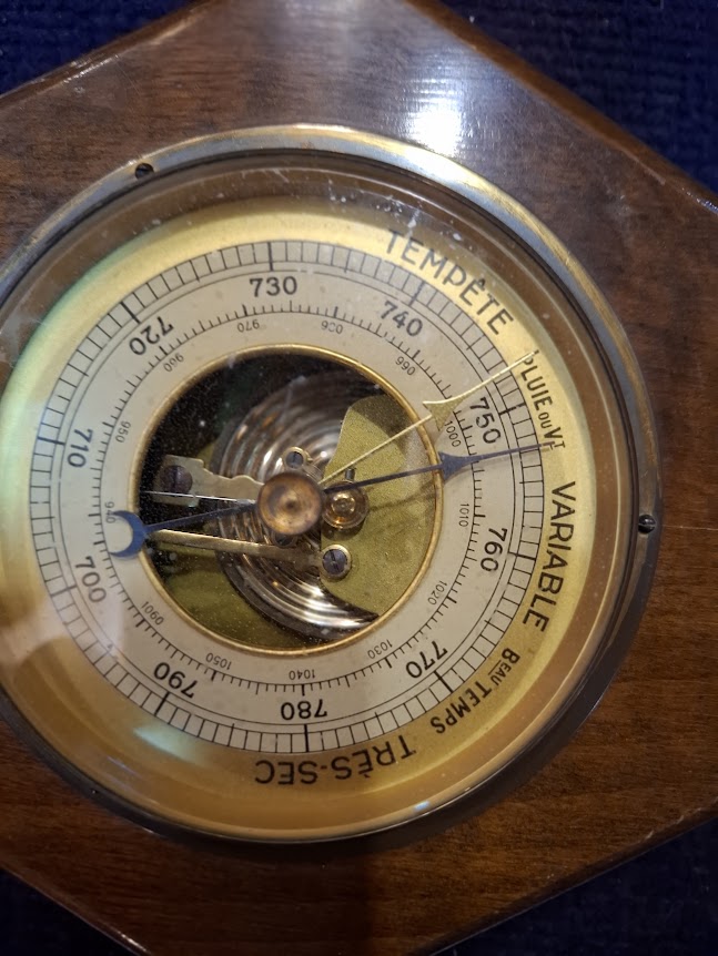 Vintage barometer thermometer [OTH10476]
