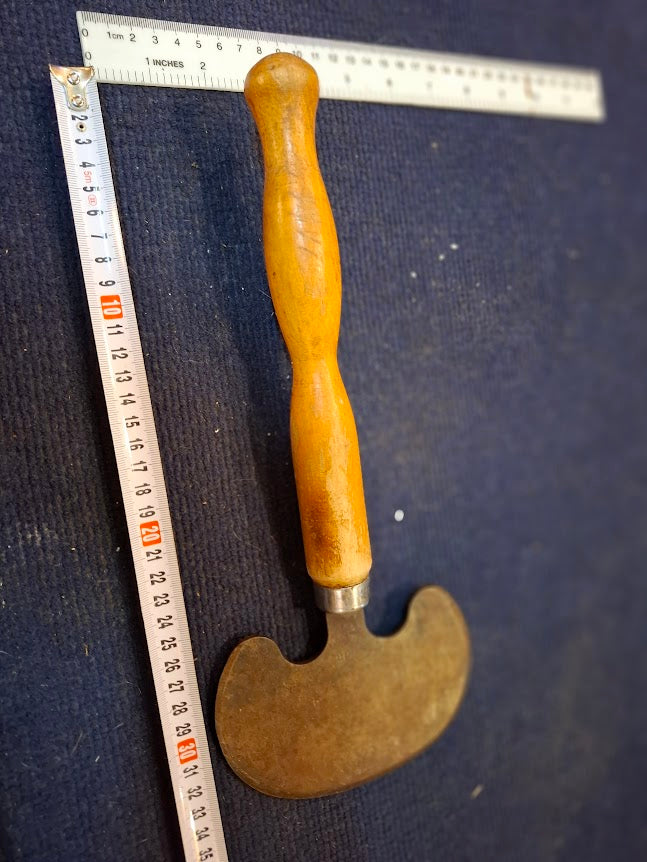 Vintage Cutting half moon tool for kitchen [TOL10340]