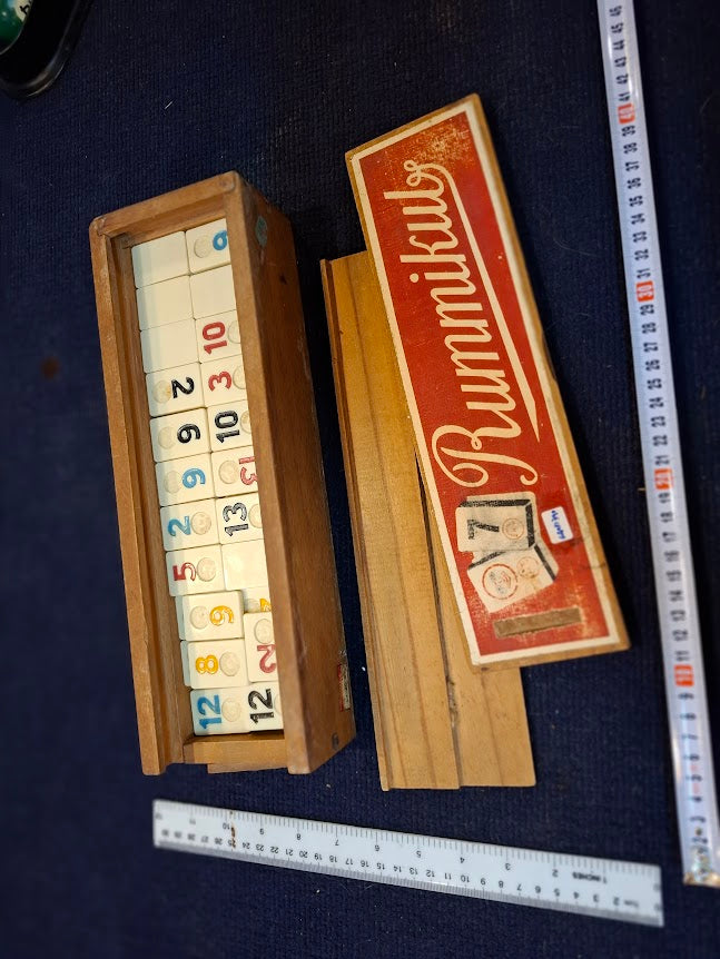 Vintage Remy Cubes in wood box [GAM10390]
