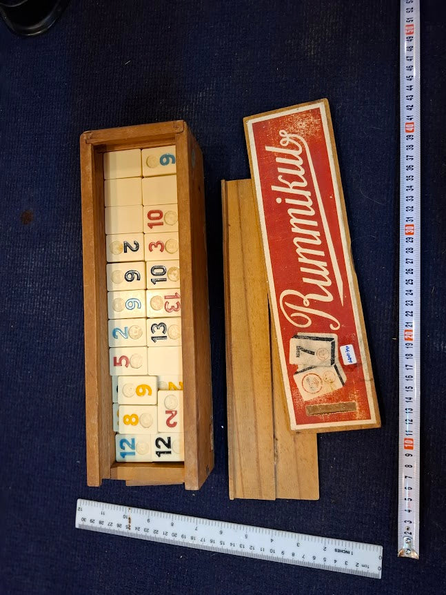Vintage Remy Cubes in wood box [GAM10390]