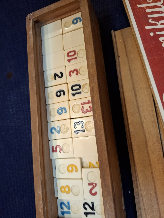 Vintage Remy Cubes in wood box [GAM10390]