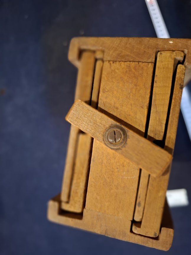 Vintage Remy Cubes in wood box [GAM10390]