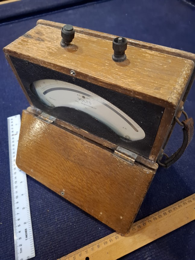 Antique volt meter - USE Horizontally [INS10756] *for Israel local market only*