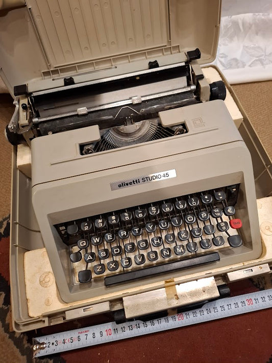 Typewriter - Olivetti studio 45 [OTH10487] *for Israel local market only*