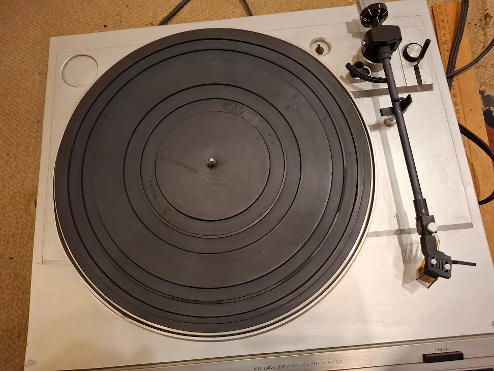 Old Record player - Taya Fujiya RP-1220 [INS10777] *for Israel local market only
