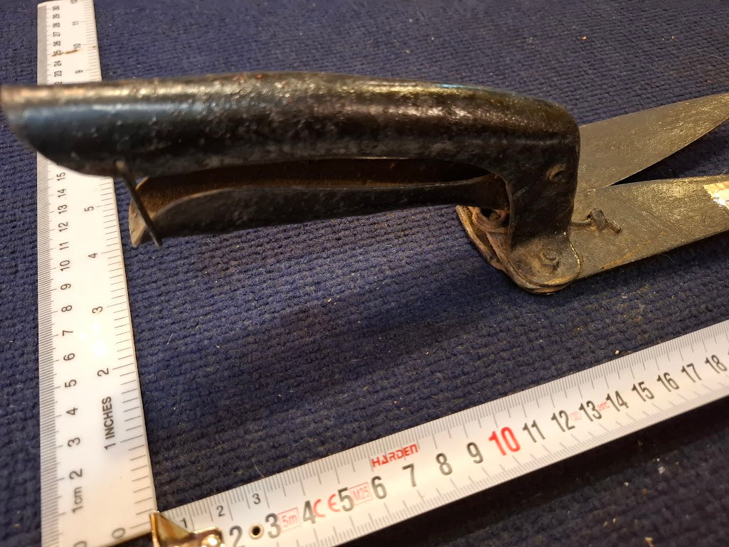 Vintage hand held grass & flower clippers pruning shears [TOL10343]