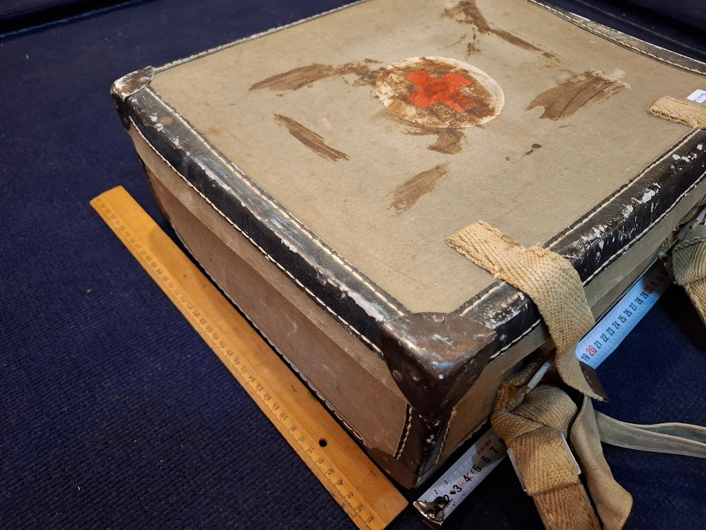 Old WWII military 1st aid medical backpack - Rare [MIL10197]
