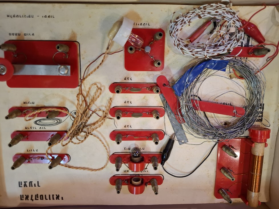 Vintage The Young Electronician Electronic Kit for Learning for Children [GAM10335]