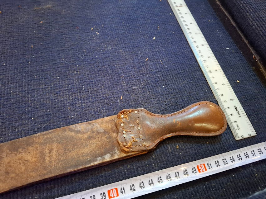 Vintage Knife sharpener made of processed leather [TOL10275]