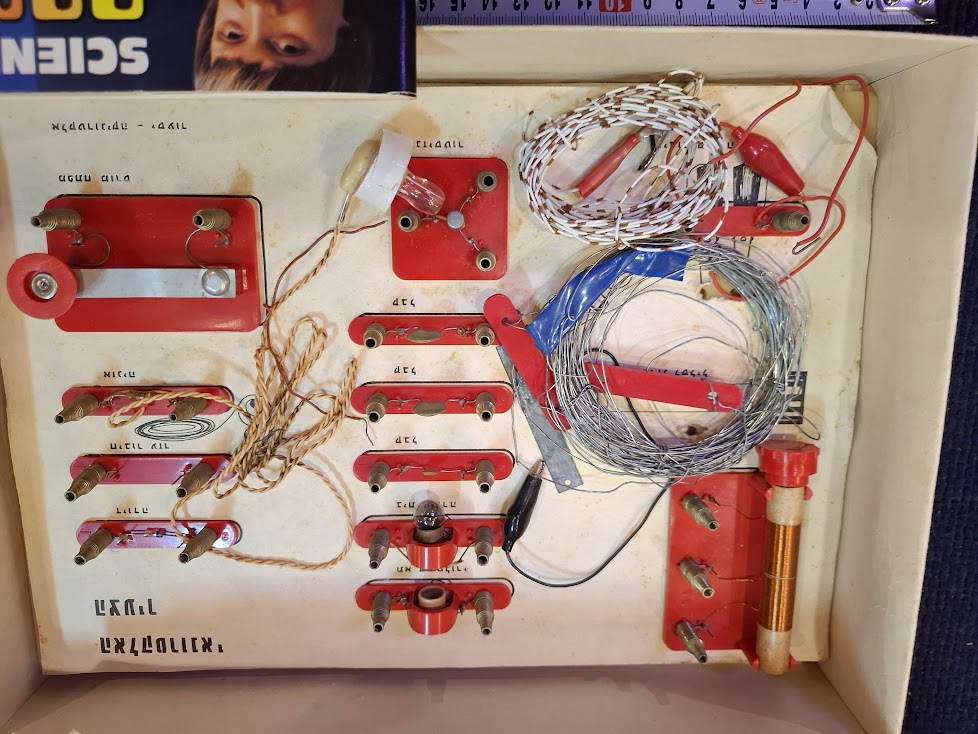 Vintage The Young Electronician Electronic Kit for Learning for Children [GAM10335]