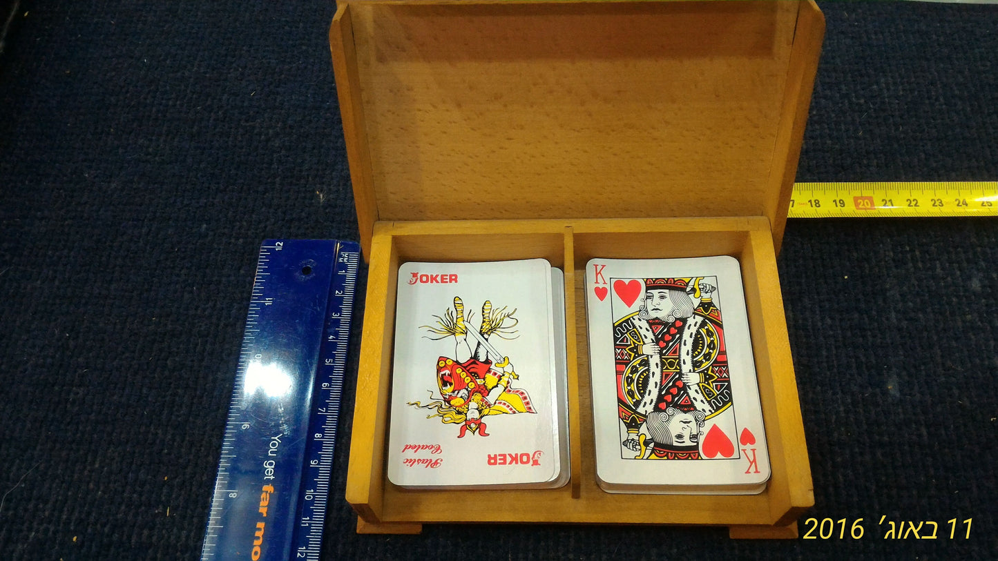 Old 2x playing Cards in wooden box [GAM10107]