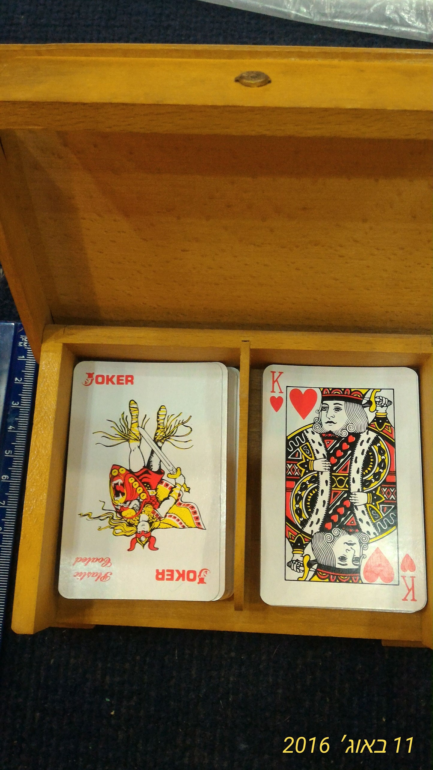 Old 2x playing Cards in wooden box [GAM10107]