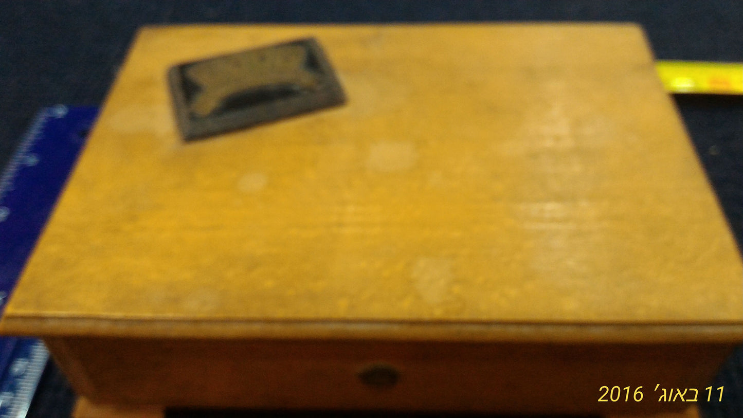Old 2x playing Cards in wooden box [GAM10107]