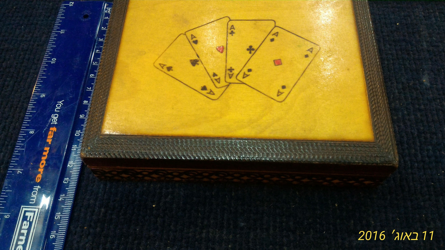 Old 2x playing Cards in wooden box [GAM10108]
