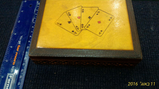 Old 2x playing Cards in wooden box [GAM10108]