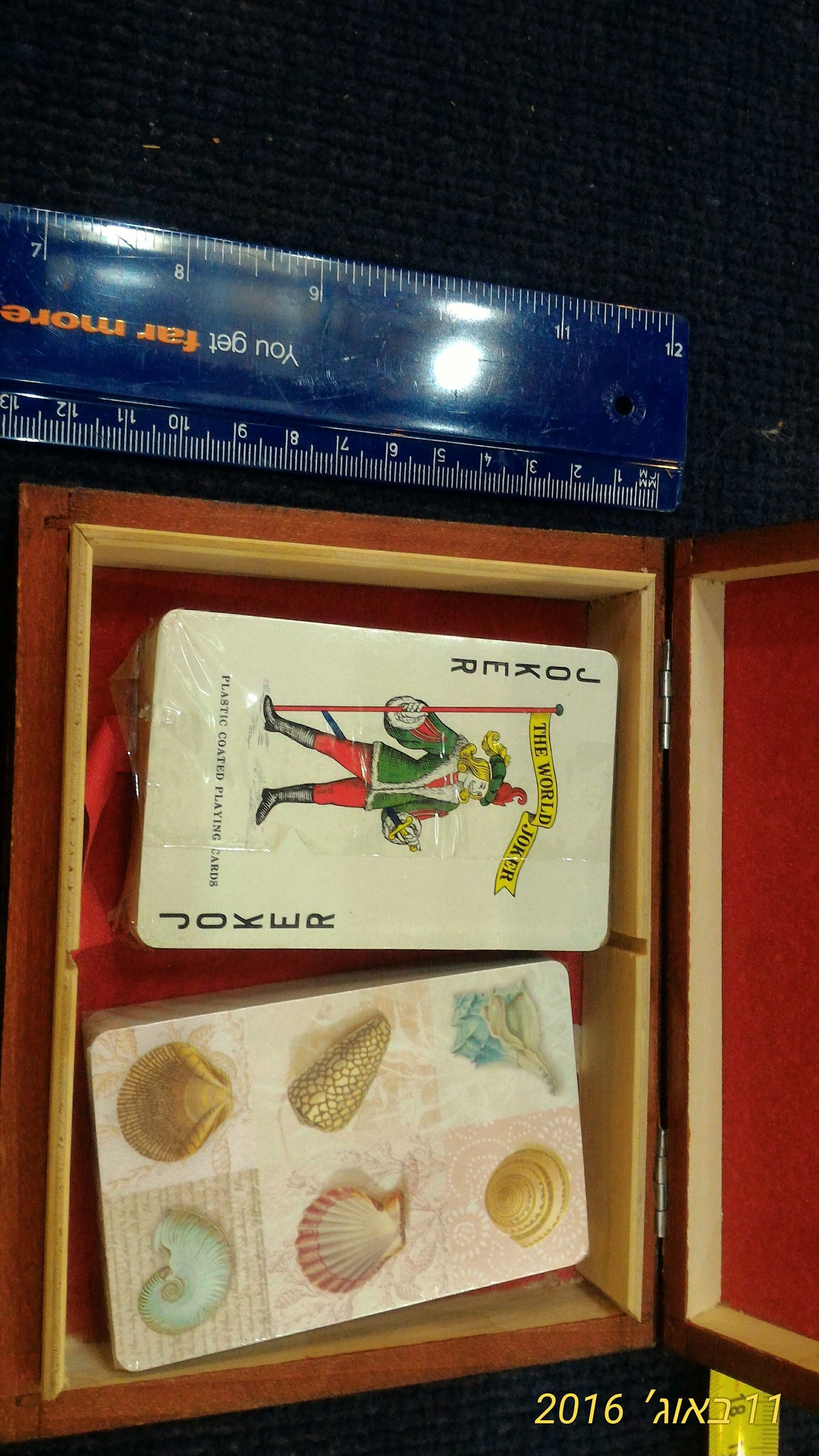 Old 2x playing Cards in wooden box [GAM10108]