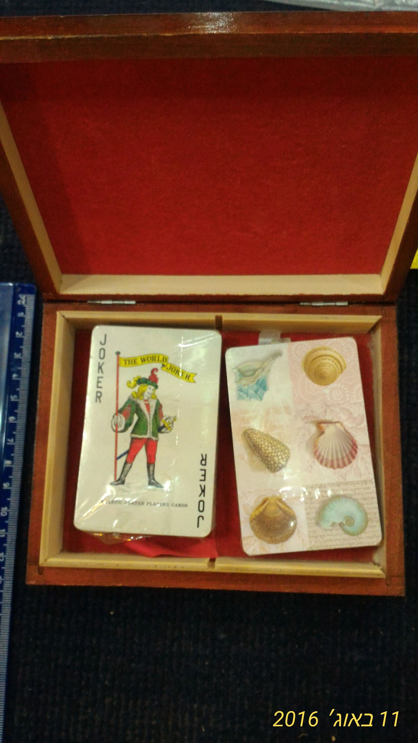 Old 2x playing Cards in wooden box [GAM10108]