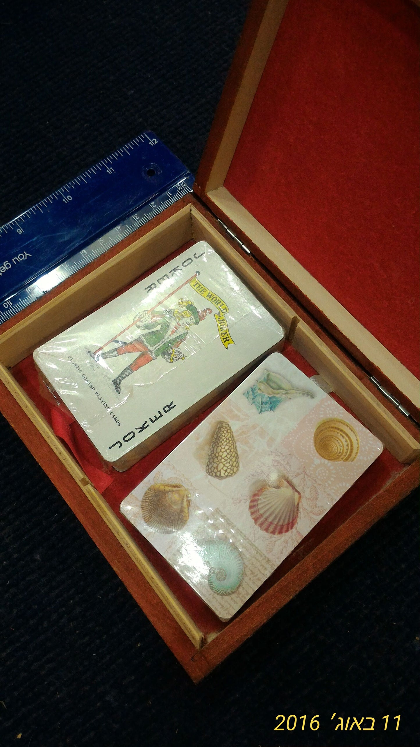 Old 2x playing Cards in wooden box [GAM10108]