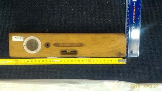 Vintage wooden water level [TOL10101]