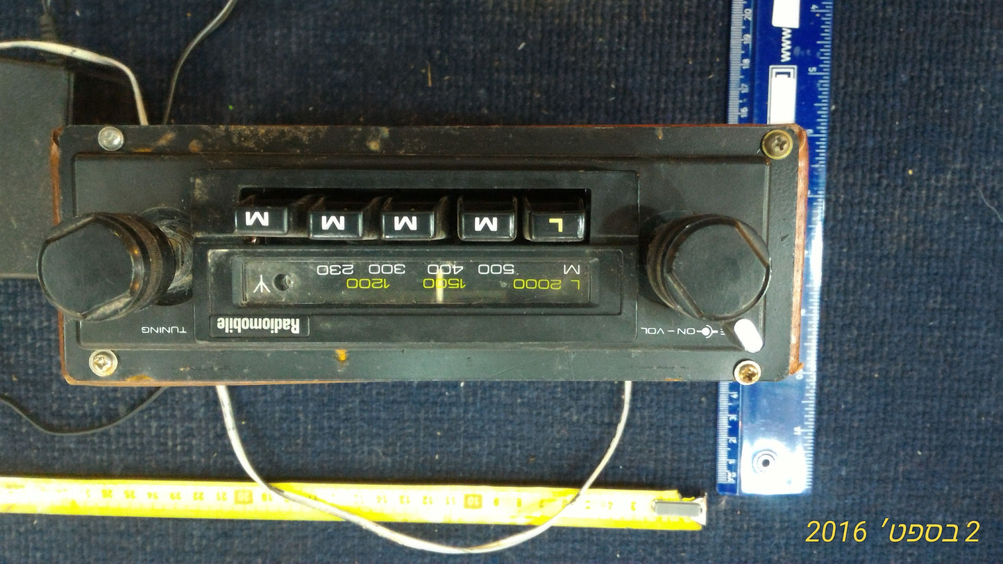 Vintage Car radio [INS10131]