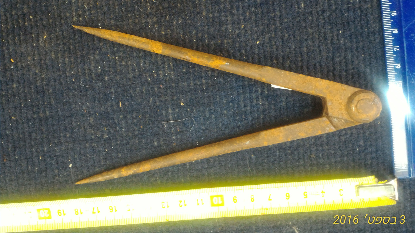 Compass geometry metal [TOL10113]