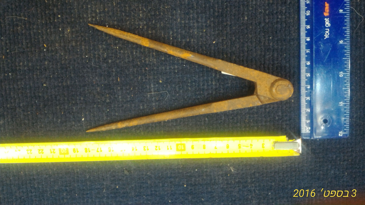 Compass geometry metal [TOL10113]